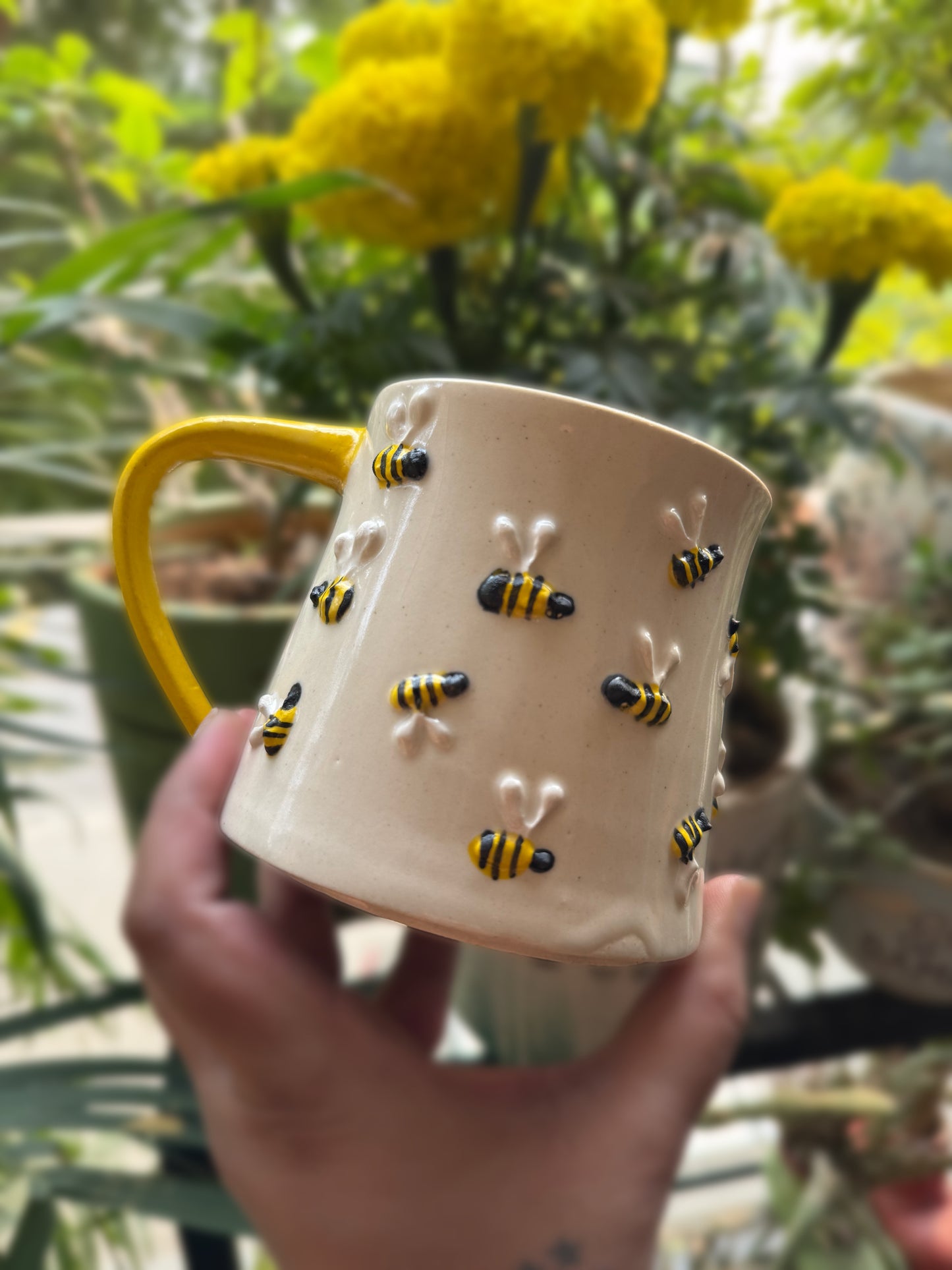 The Bee Mug-2