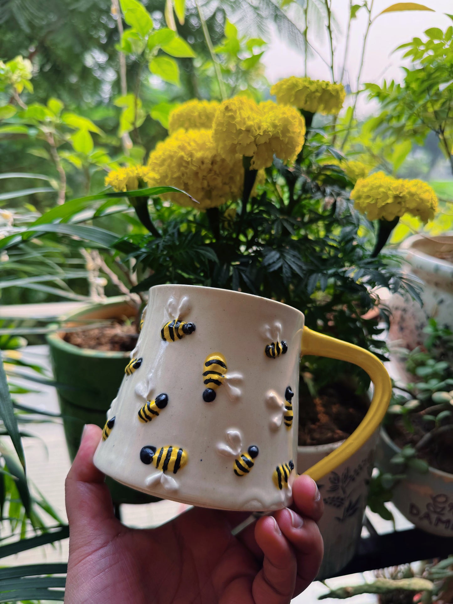 The Bee Mug-2